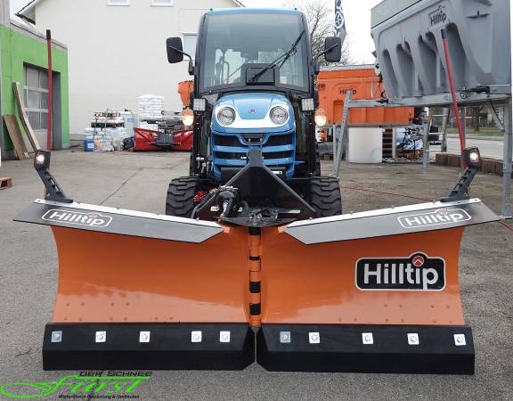 HILLTIP SnowStriker VTR Schneepflug in Orange an einem Klein-Traktor